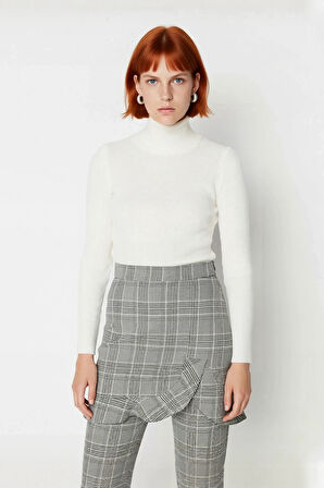 Kadın Fitted Balıkçı Yaka Düz Uzun Kol Triko Kazak Akrilik Materyaliyle Kış Şıklığı ve Konforu