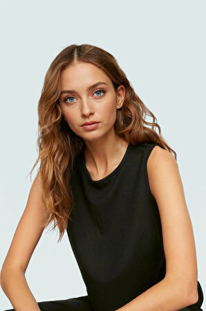 Yazlık Kolsuz Crop Bluz Rahat Günlük Polyester Dokuma Kumaş Ve Şık Özel Tasarım