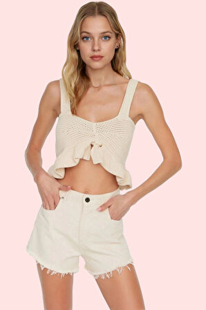 Kadın Denim Şort Eskitme Detayı Yaz Aylarının Vazgeçilmezi Pamuk Plaj Stilin Buluştuğu Yer