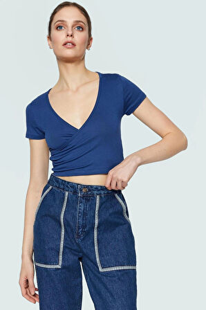 Viskon Süprem Fitted V Yaka Kısa Kollu Crop Bluz Seçkin Malzeme Rahat Kullanım