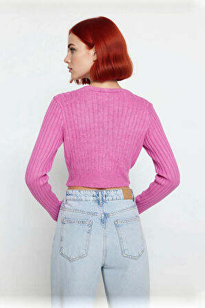 Kadın Antrasit Fitilli Kruvaze Triko Kazak Crop Kesimi ile Kış Günlerine Özel Şık Rahat Kombinler