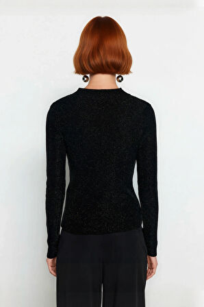 Kadın Siyah Simli V Yaka Yırtmaç Detaylı Triko Kazak İnce Yapısıyla Şık Kış Kombinleri İçin İdeal