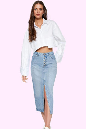 Kadın Midi Boy Denim Etek Rengiyle Şıklığı Yakalayın Günlük Kombinler Yaz Aylarının Vazgeçilmezi