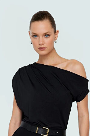 Kadın Asimetrik Yaka Kısa Kollu Örme Bluz Konforlu Kesim Zarifane Tasarım Profesyonel Görünüm