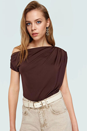 Kadın Asimetrik Yaka Kısa Kollu Örme Bluz Konforlu Kesim Zarifane Tasarım Profesyonel Görünüm