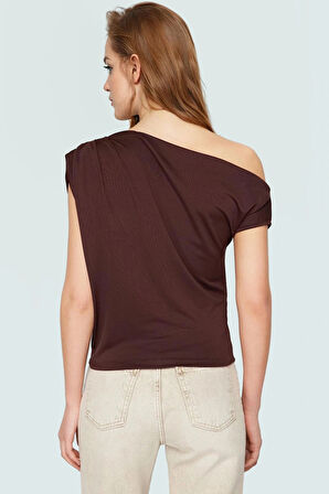 Kadın Asimetrik Yaka Kısa Kollu Örme Bluz Konforlu Kesim Zarifane Tasarım Profesyonel Görünüm