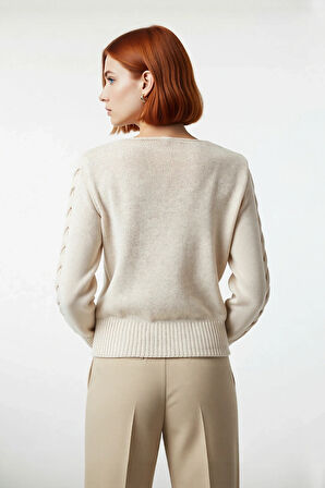 Kadın Regular Kalıp Ajurlu Uzun Kol V Yaka Triko Kazak Basic Siluet Günlük Şıklık İçin İdeal Seçim.