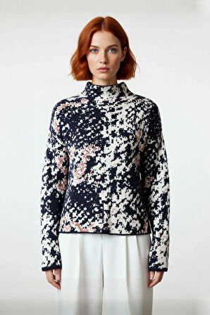 Kadın Oversize Kesim Dik Yaka Animal Desenli Uzun Kollu Triko Kazak Şık Ve Rahat Kullanım.