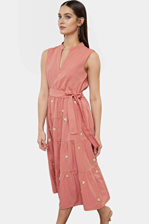 Yazlık Çiçekli Nakışlı Midi Elbise Rahat Günlük Stil Premium Kalite Özel Tasarım Modern