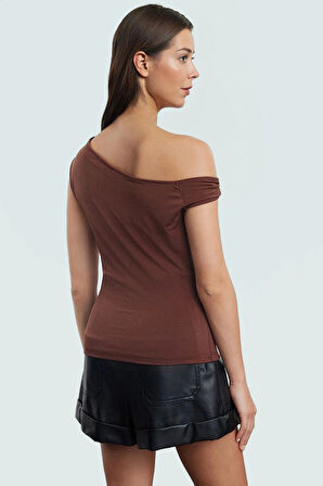 Şık Asimetrik Yaka Kolsuz Örme Bluz Fitted Kalıp Özel Tasarım Seçkin Malzeme