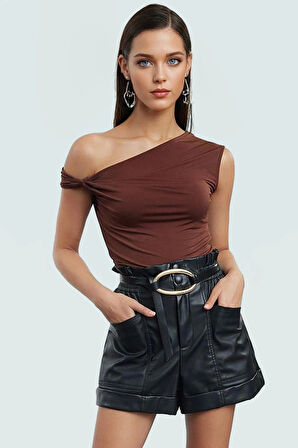 Şık Asimetrik Yaka Kolsuz Örme Bluz Fitted Kalıp Özel Tasarım Seçkin Malzeme