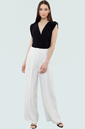 Kruvaze Yaka Crop Bluz Örme Kumaştan Şık Yüksek Kalite Günlük Kullanım İçin