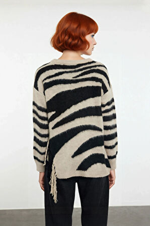 Kadın Oversize Bisiklet Yaka Zebra Desenli Akrilik Triko Kazak Kışlık Kombinlerin Vazgeçilmezi