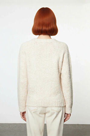 Kadın Bej Regular Kalıp Dokulu Reglan Uzun Kollu V Yaka Akrilik Triko Kazak Kışlık Günlük Şıklık