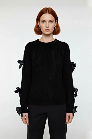 Kadın Siyah Regular Kalıp Omuz Açık Fiyonk Detaylı Triko Kazak Günlük Kombinler İçin Şık Ve Rahat