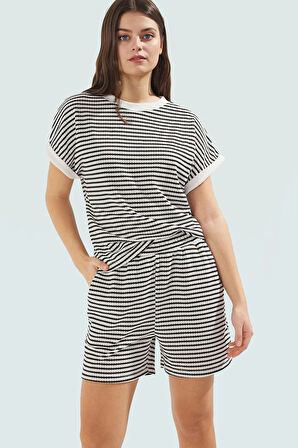 Şık Çizgili Örme Kısa Alt Üst Takım Rahat Günlük Yazlık Kombin Premium Kalite Profesyonel Görünüm