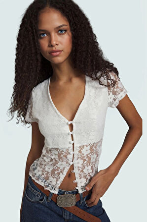 Dantel V Yaka Fitted Bluz Yazlık Şıklık Kaliteli İşçilik Konforlu Kesim Rahat Ve Şık