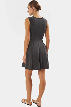 Şık Mini Örme Elbise Bisiklet Yaka 88% Polyester Rahat Günlük Stil Profesyonel Görünüm