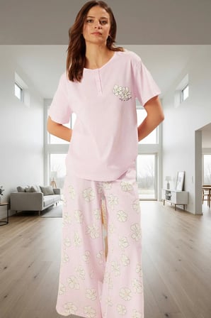 Kadın Çiçekli %100 Pamuklu Rahat Pijama Takımı Özel Tasarım Profesyonel Görünüm Özenle Seçilmiş