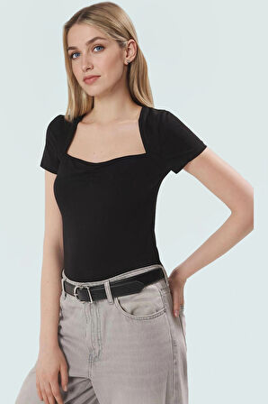 Likralı Penye Bluz Kalp Yaka Fitted Yazlık Yüksek Kalite Dayanıklı Malzeme