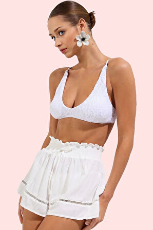 Kadın Kısa Boy Straight Kalıp Dokuma Plaj Şort Düz Desen Fırfırlı Detay Yaz Aylarının Vazgeçilmezi