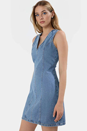 Yazlık Denim Mini Elbise V Yaka Basic Kalıp Pamuk Günlük Stil Konforlu Kesim Özenle Seçilmiş