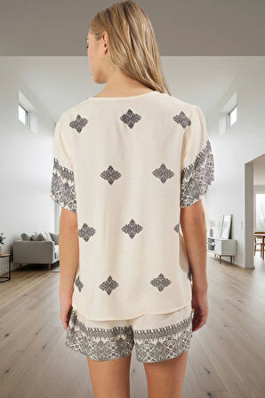 Kadın Rahat Viskon Pijama Takımı Etnik Desenli Yazlık Şortlu Regular Kalıp Modern Stil