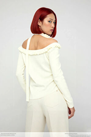 Kadın Carmen Yaka Fitted Basic Akrilik Triko Uzun Kol Bluz Güllü Atkı Aksesuarlı Şık Ve Modern Stil