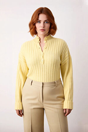 Kadın Relaxed Kalıp Dik Yaka Fitilli Dokuma Düğmeli Triko Kazak Kış Günleri İçin Konfor ve Şıklık