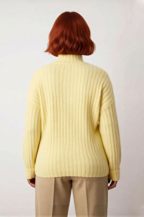 Kadın Relaxed Kalıp Dik Yaka Fitilli Dokuma Düğmeli Triko Kazak Kış Günleri İçin Konfor ve Şıklık