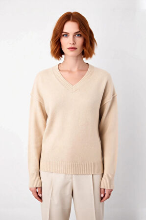 Kadınlara Özel Oversize V Yaka Triko Kazak Düşük Kollu Uzun Boylu Kahverengi Rahat Şıklık Sunar