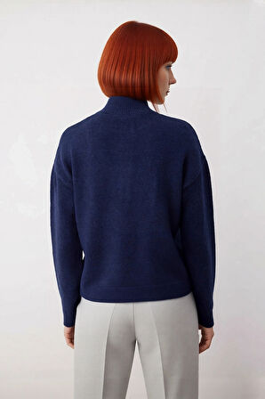 Kadın Lacivert Regular Kalıp Dik Yaka Düşük Kol Triko Kazak Günlük Şıklık Ve Konfor Sunar Kaliteli