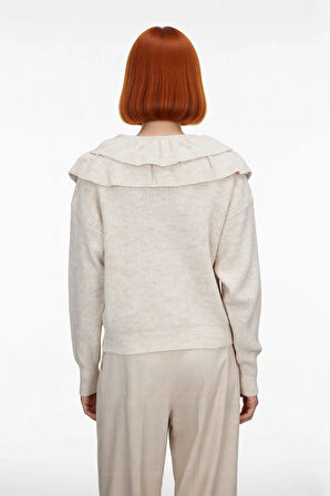 Kadın Regular Kalıp Yumuşak Dokulu Uzun Kollu Triko Kazak Fırfır Yaka Detaylı Kışlık Şıklık