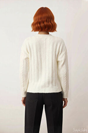 Kadın Regular Kalıp Saç Örgü Triko Kazak Soğuk Havalarda Konfor Ve Şıklığı Bir Arada Sunuyor.