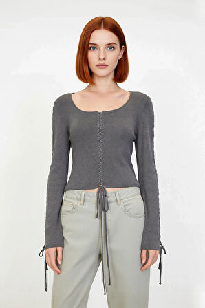 Kadın Bağcık Detaylı Fitted Triko Kazak Kış ve Sonbahar Şıklığı İçin Mükemmel Bir Parça Kaliteli