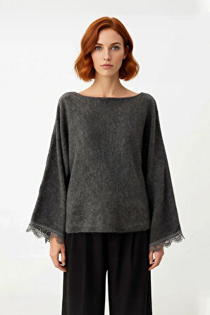 Kadın Kayık Yaka Düşük Kol Dantel Detaylı Triko Kazak Soğuk Havalar İçin Şık Ve Rahat Seçenek