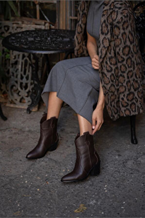 Gerçek Deri İşlemeli Ve Topuklu Kovboy Bot Bej