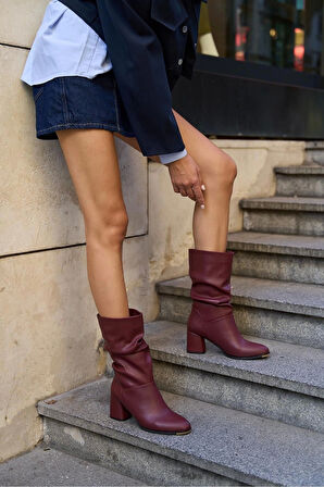 Büzgü Detaylı Topuklu Kadın Çizme Taba Süet