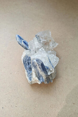 Kuvars Kristali İçinde Kyanit Koleksiyonluk Parça KY31