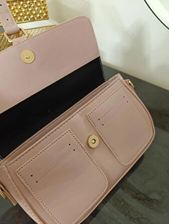 PEMBE KAPAKLI ASKILI ORTA BOY ÇANTA