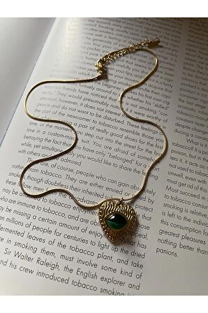 Zümrüt Taşlı Kalp Çelik Kararmaz Gold Kolye