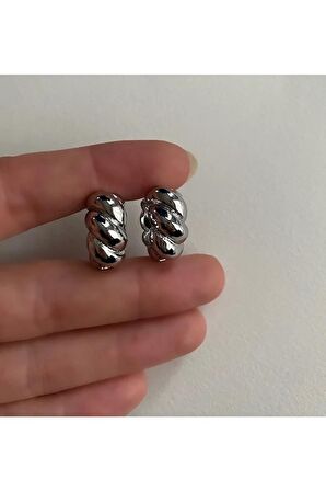Burgu Sallantılı Küpe Çifti