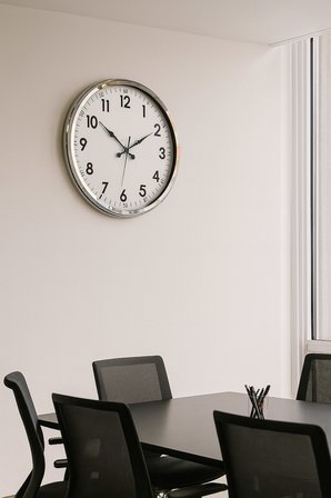 Sade Ve Şık Krom 52 Cm Metal Dekoratif Duvar Saati