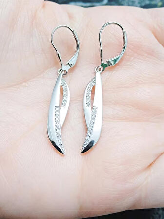 Kadın 925 Ayar Gümüş Yaprak Sallantılı Zirkon Taşlı Küpe