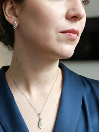 Kadın 925 Ayar Gümüş Yaprak Modeli Zirkon Taşlı Takım