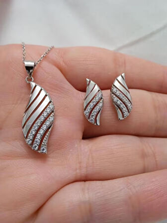 Kadın 925 Ayar Gümüş Yaprak Modeli Zirkon Taşlı Takım