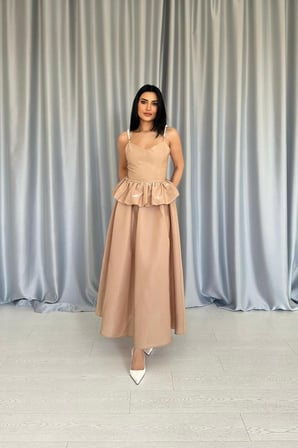 Pomeya  Camel Beli Büzgülü İnci Askılı Uzun Elbise