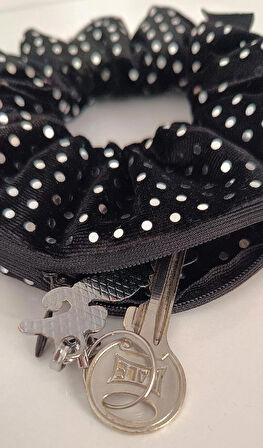 Işıltılı Puantiyeli Siyah Kadife Fermuarlı Lastik Toka 