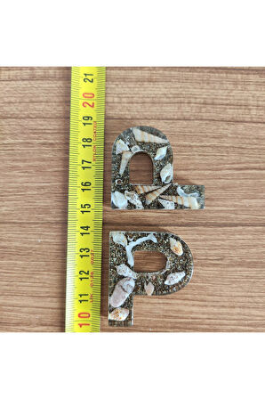 "P" HARFİ - Kıyı Esintisi Harf Anahtarlık (A–Z) – Gerçek Deniz Kabuğu, Kum ve Şeffaf Epoksi– El Yap