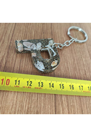 "P" HARFİ - Kıyı Esintisi Harf Anahtarlık (A–Z) – Gerçek Deniz Kabuğu, Kum ve Şeffaf Epoksi– El Yap